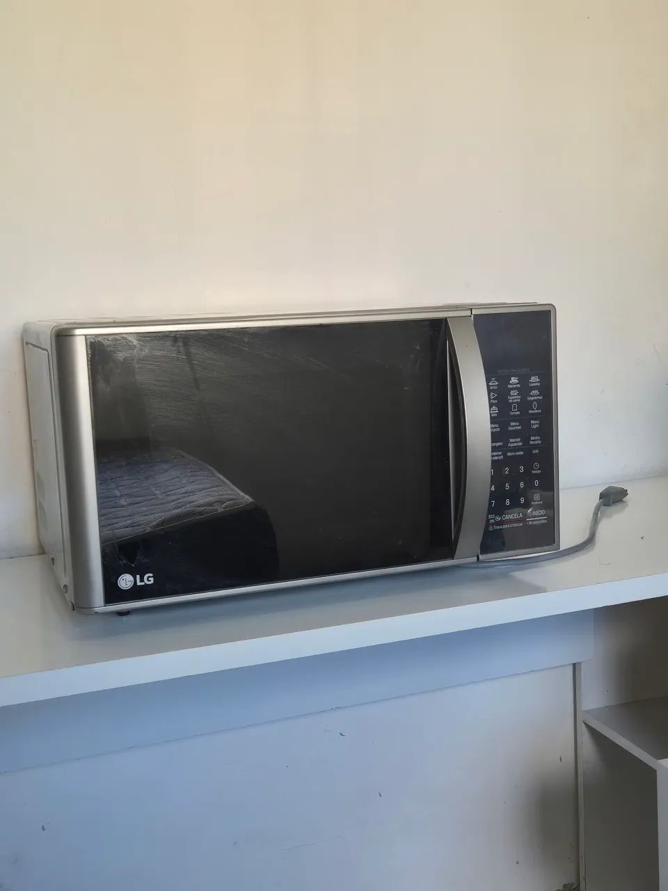 Micro-ondas LG 17L espelhado cinza 