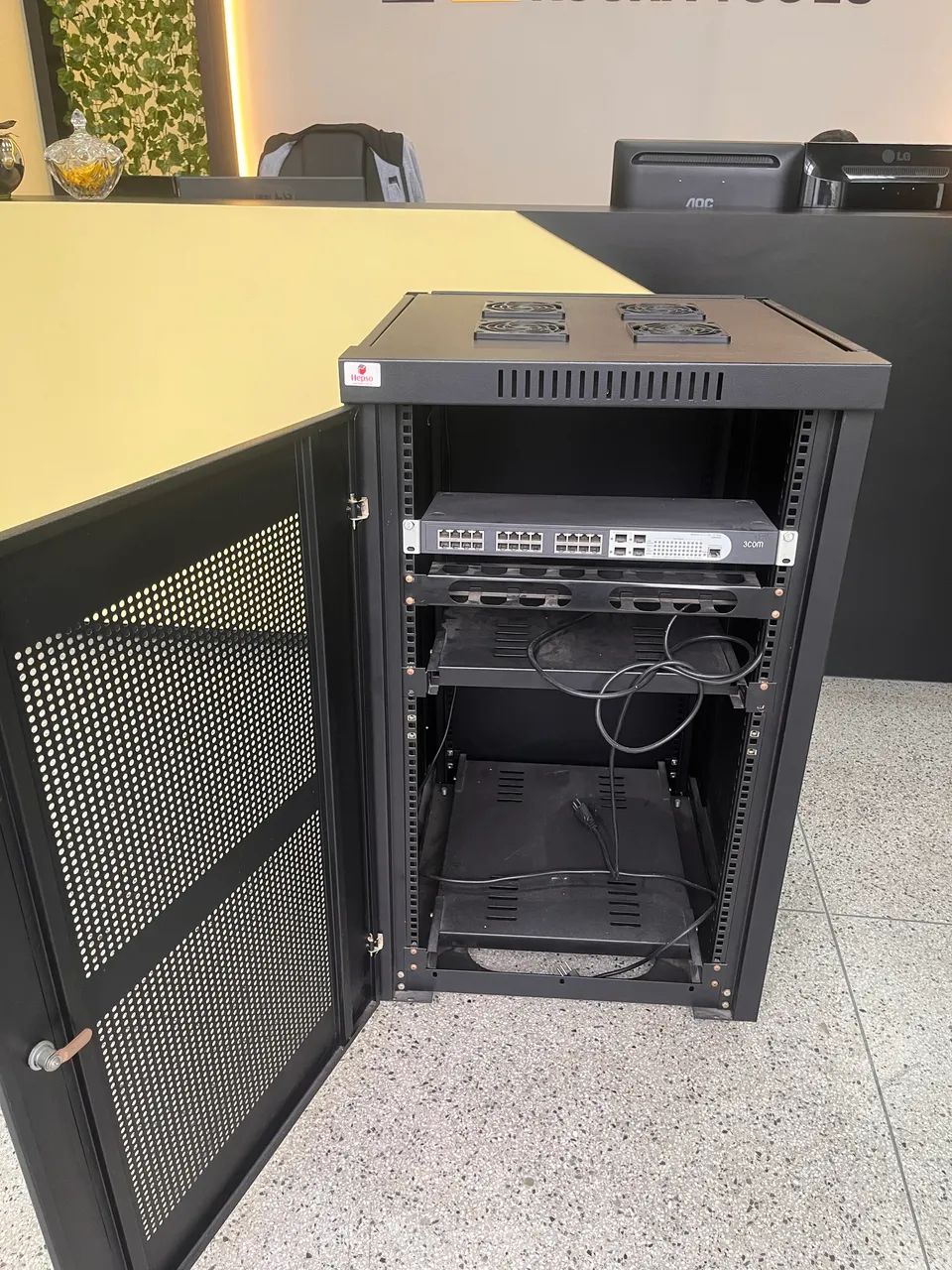 Hepso Servidor Rede Gabinete Rack 39"x23" - Foto 3