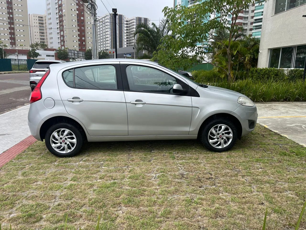 Fiat Palio Attractive 1.0 EVO Fire Flex 8V 5P 2015 - Foto 4