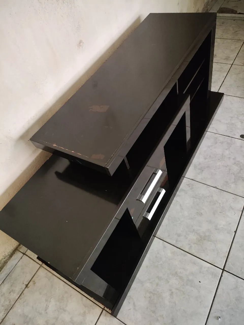Rack para TV marrom escuro com gavetas e nichos - ótimo estado - Foto 4
