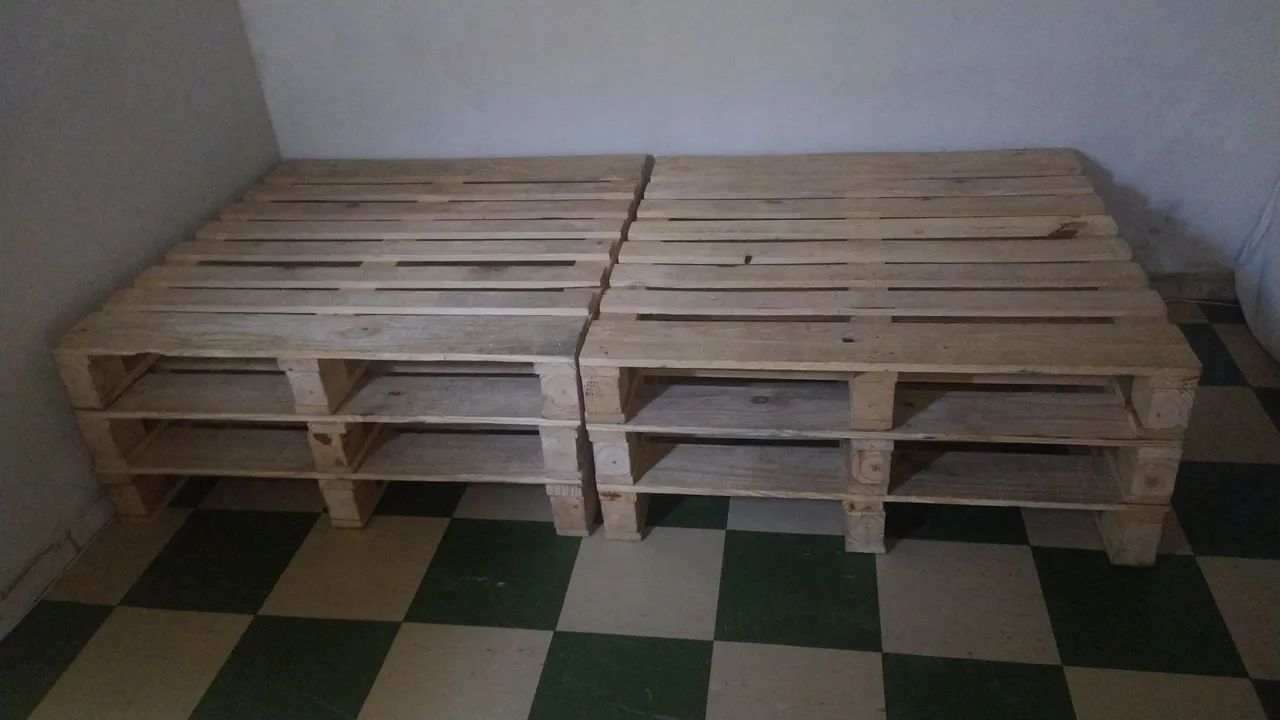 Cama de pallet casal aceito negociar.