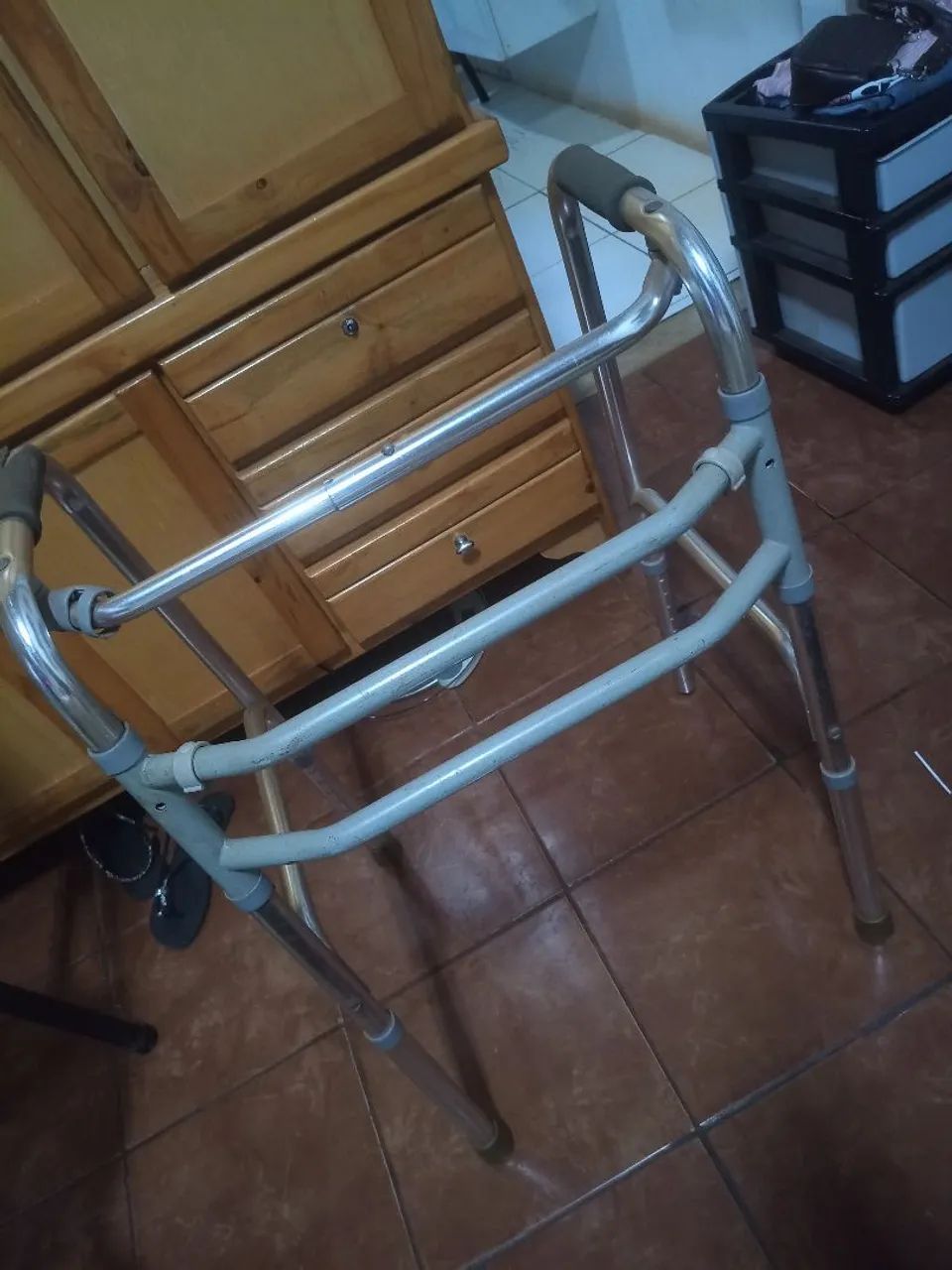 Vendo andador e bengala  - Foto 2