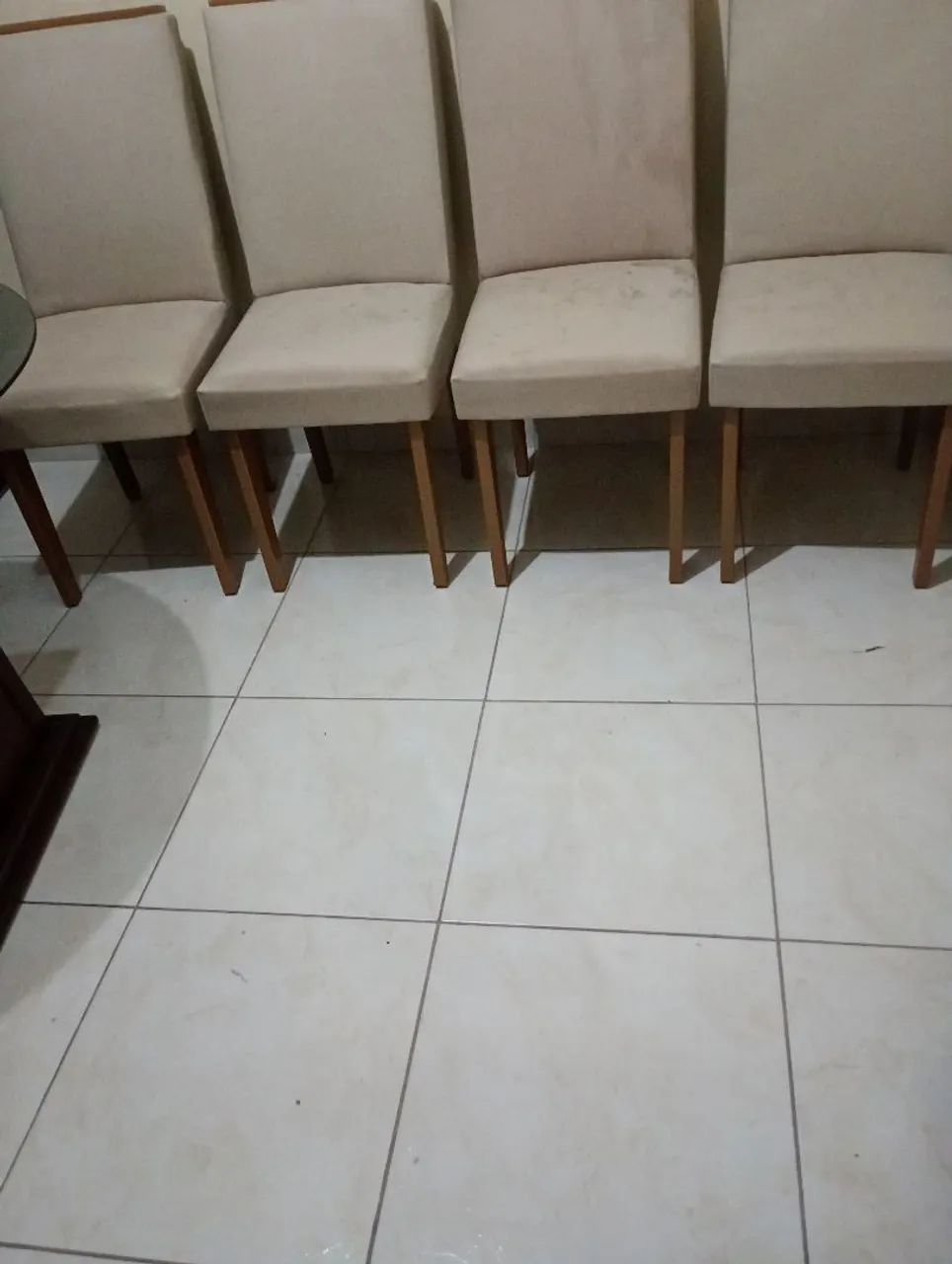 Vende-se 4Cadeiras pra sua mesa.
