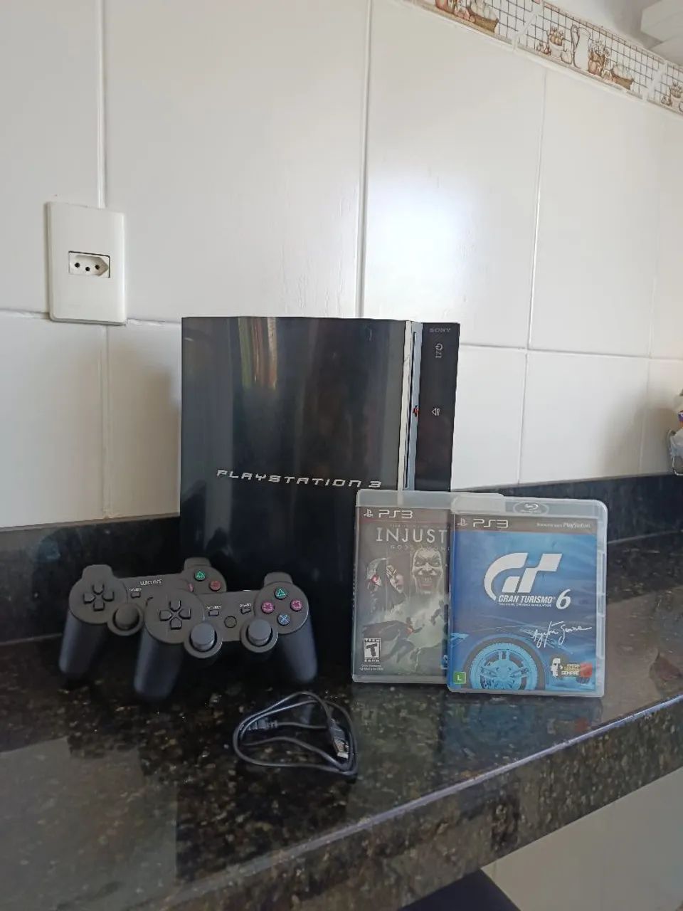 Ps3 + 2 manetes e 2 jogos originais  - Foto 2