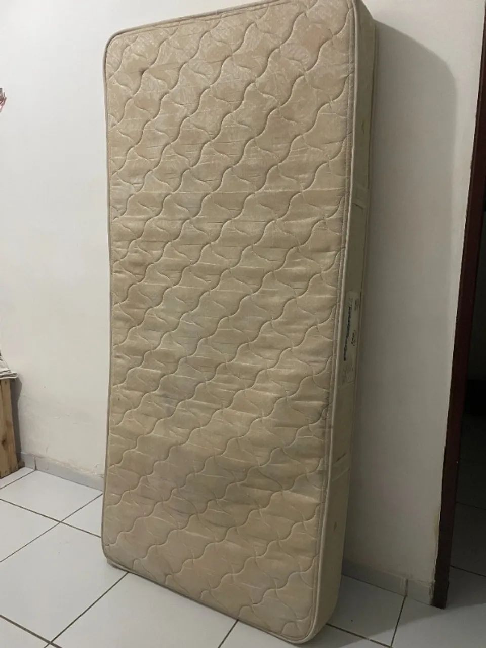 Colchão de Solteiro de Molas - Ótimo Estado - Foto 2