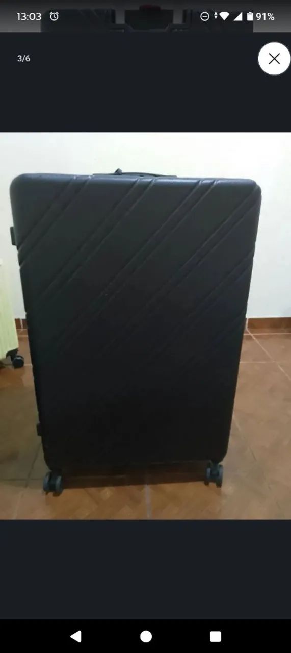 Mala bem grande material maciço.