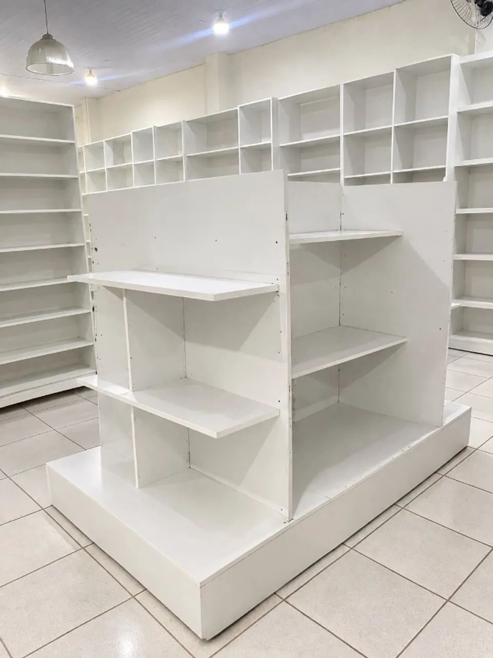 GÕNDOLA DE MDF