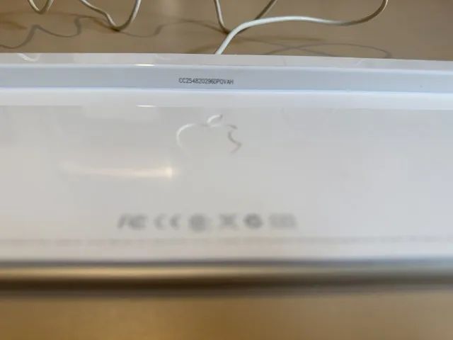Teclado Apple QWERTY Inglês internacional cor branco (USADO) - Foto 2