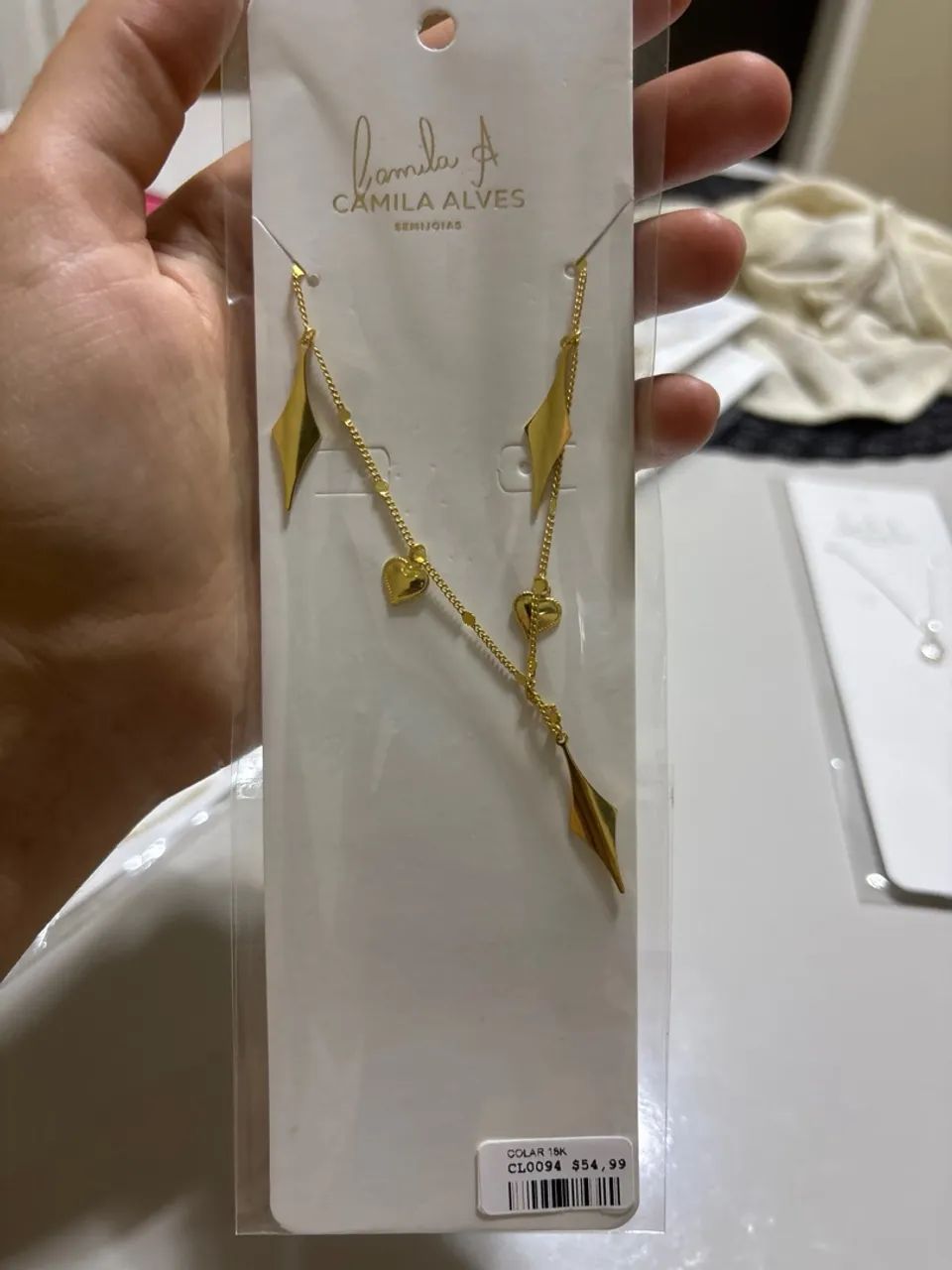 Colar Feminino Dourado com Corações e Pingentes