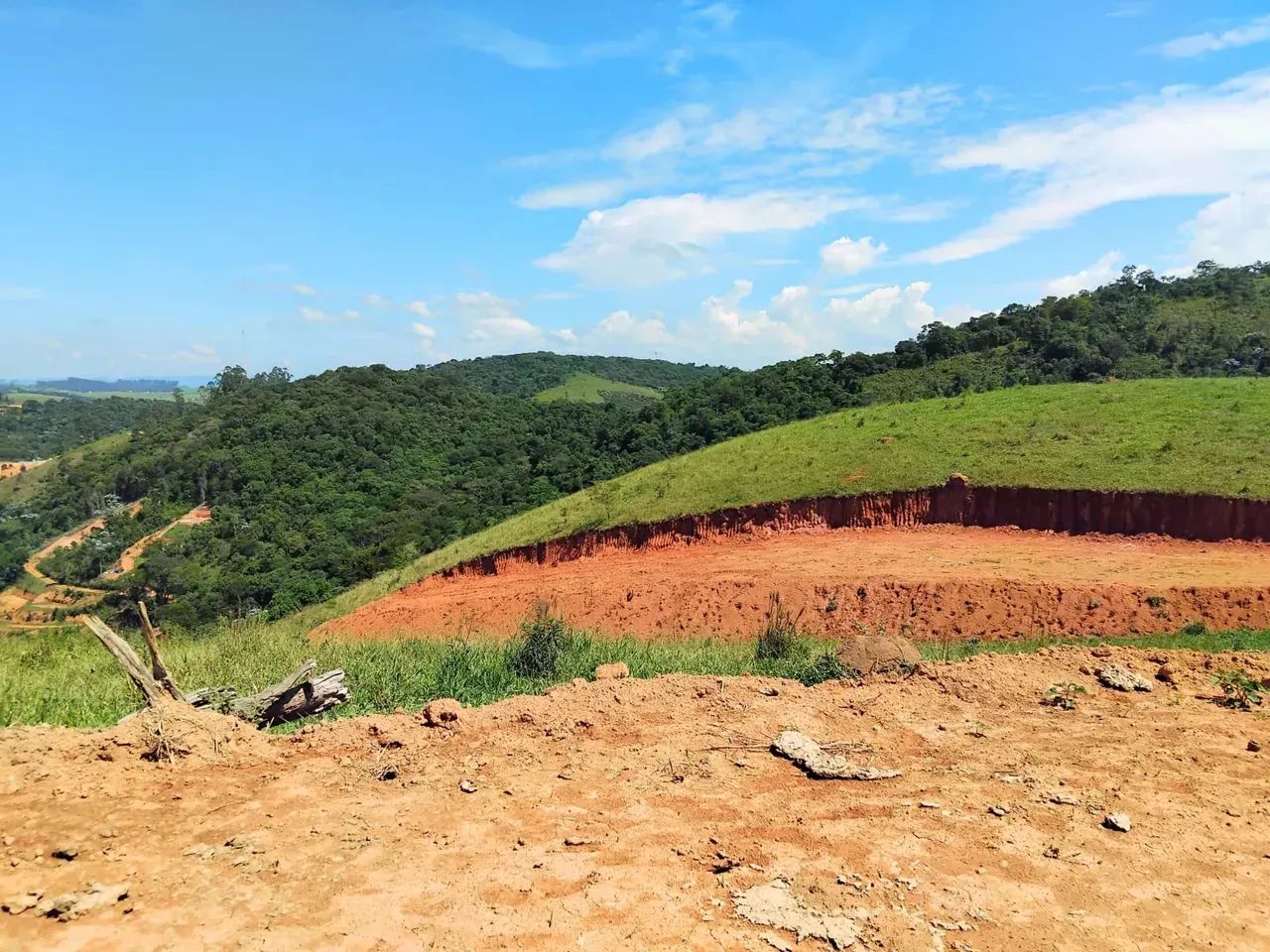 Terrenos amplos com cachoeira e lago privativos em Igaratá! - Foto 5