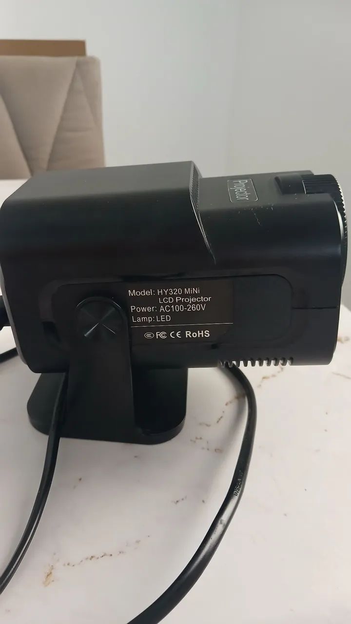 Projetor modelo HY320 mini