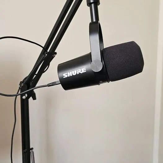 Microfone Shure MV7 (USB e XLR) - Podcast / Streaming + Suporte Grátis - Foto 5