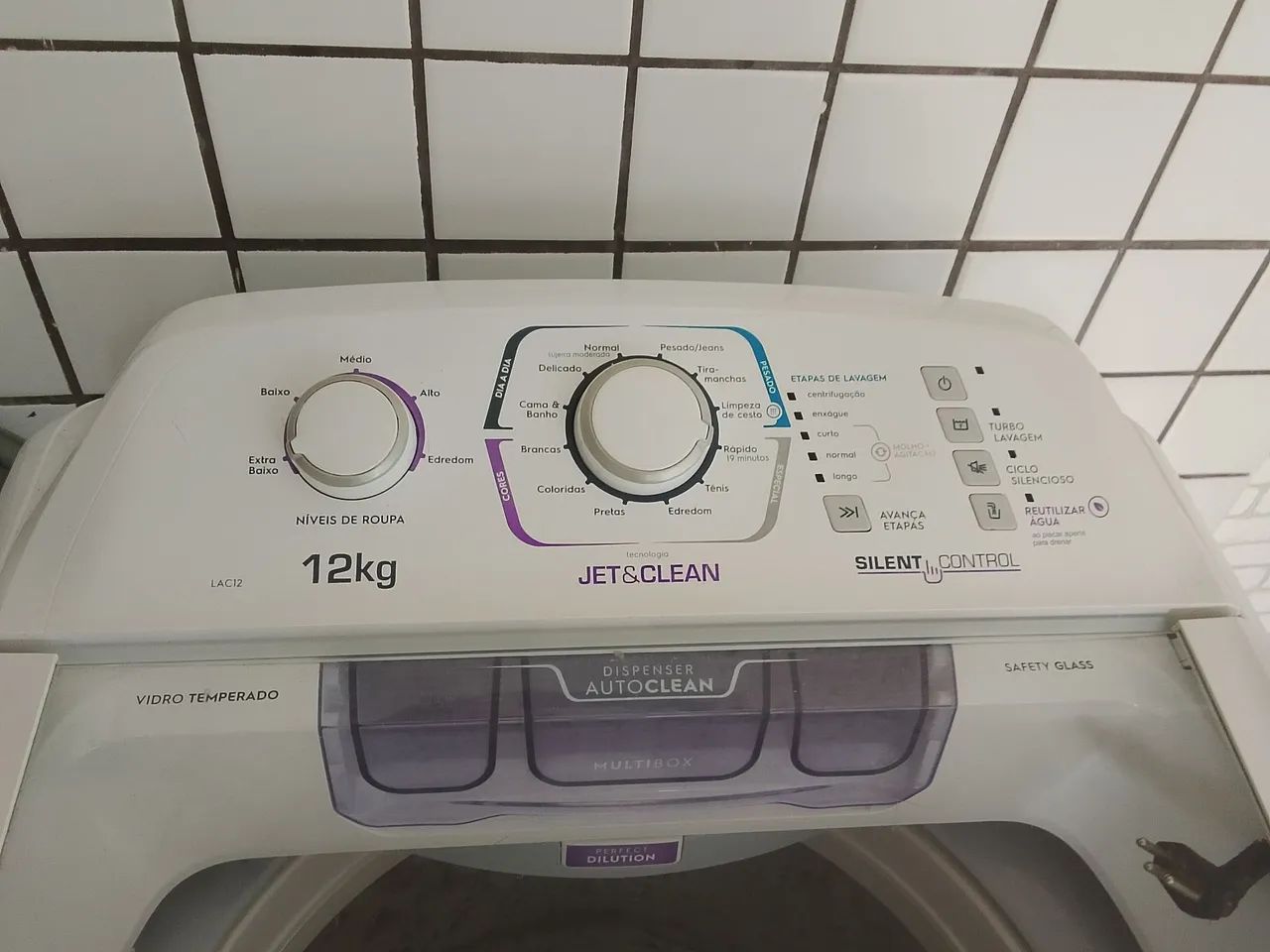 Máquina de lavar roupa semi nova 