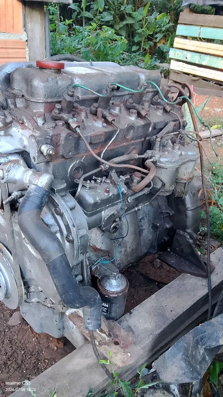Vende-se esse motor Perkins de 4 cilindros 