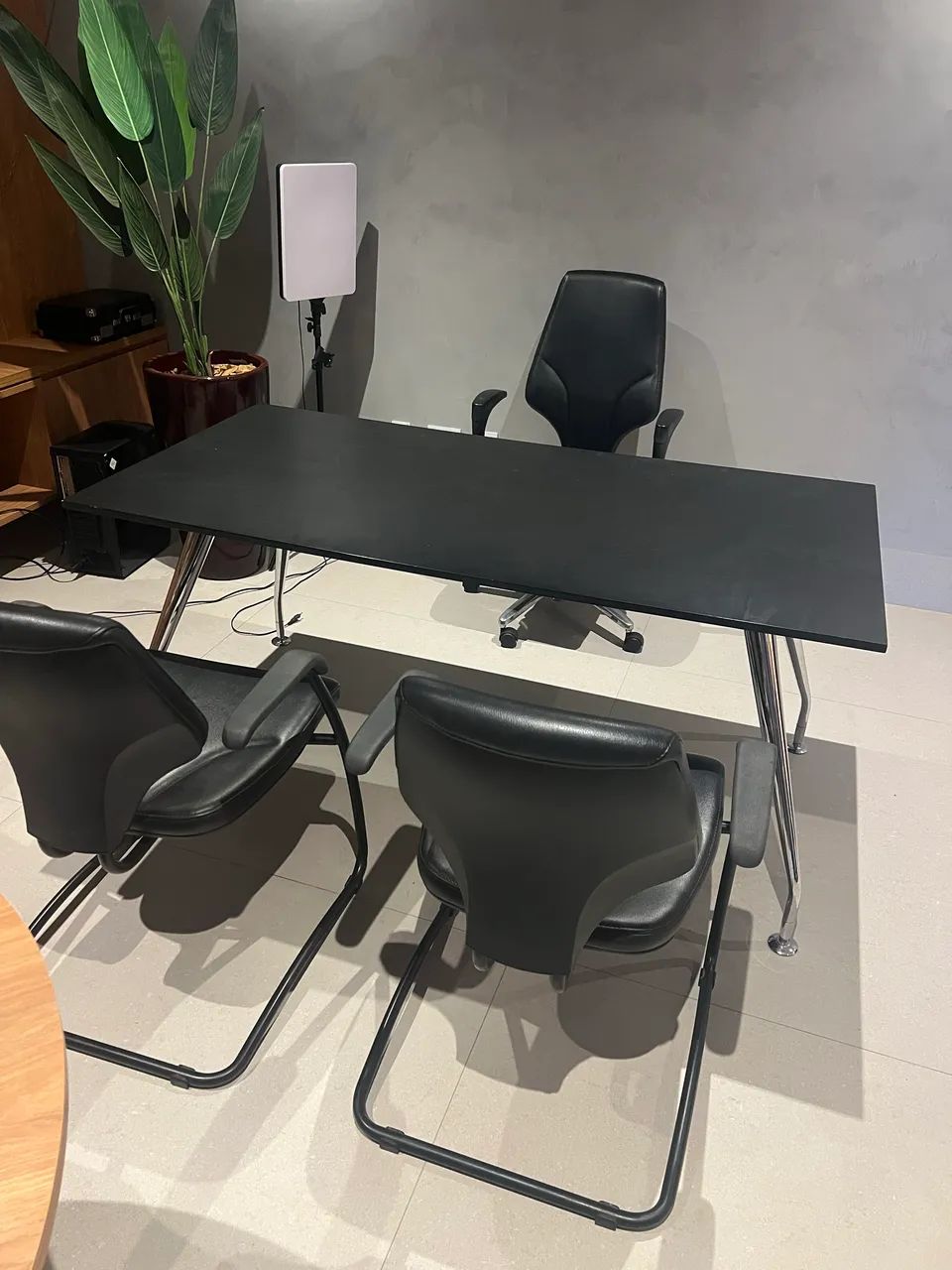 Conjunto escritório completo, mesa cadeiras 