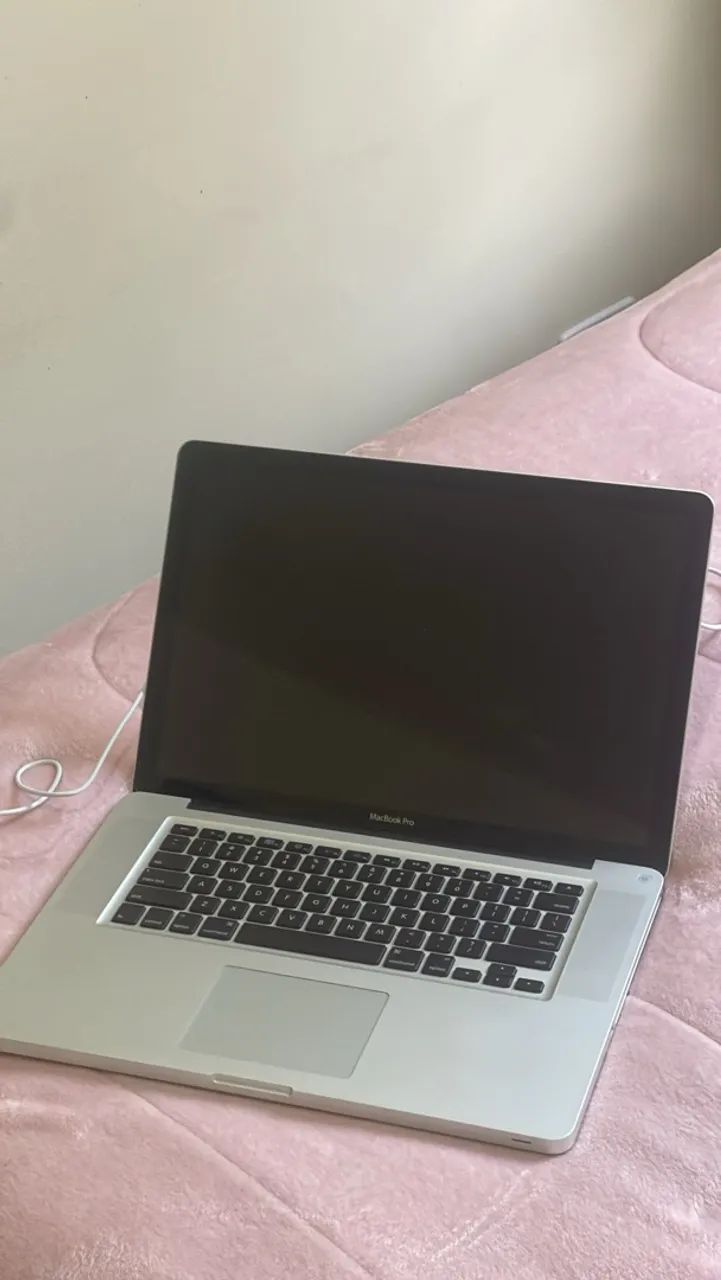MACBOOK PRO PRA QUEM QUE ARRUMAR OU PARA PEÇA  - Foto 3