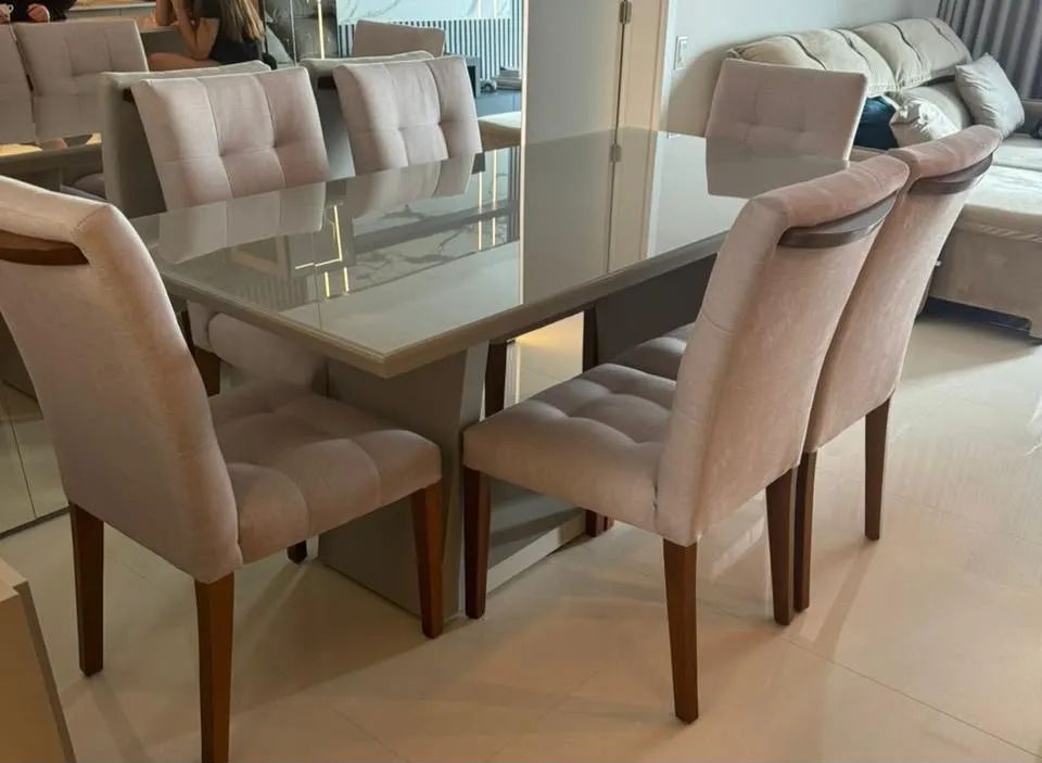 Mesa com 6 Cadeiras 