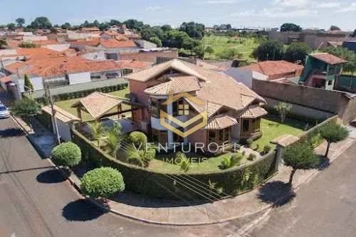 Casa a Venda em Pederneiras
