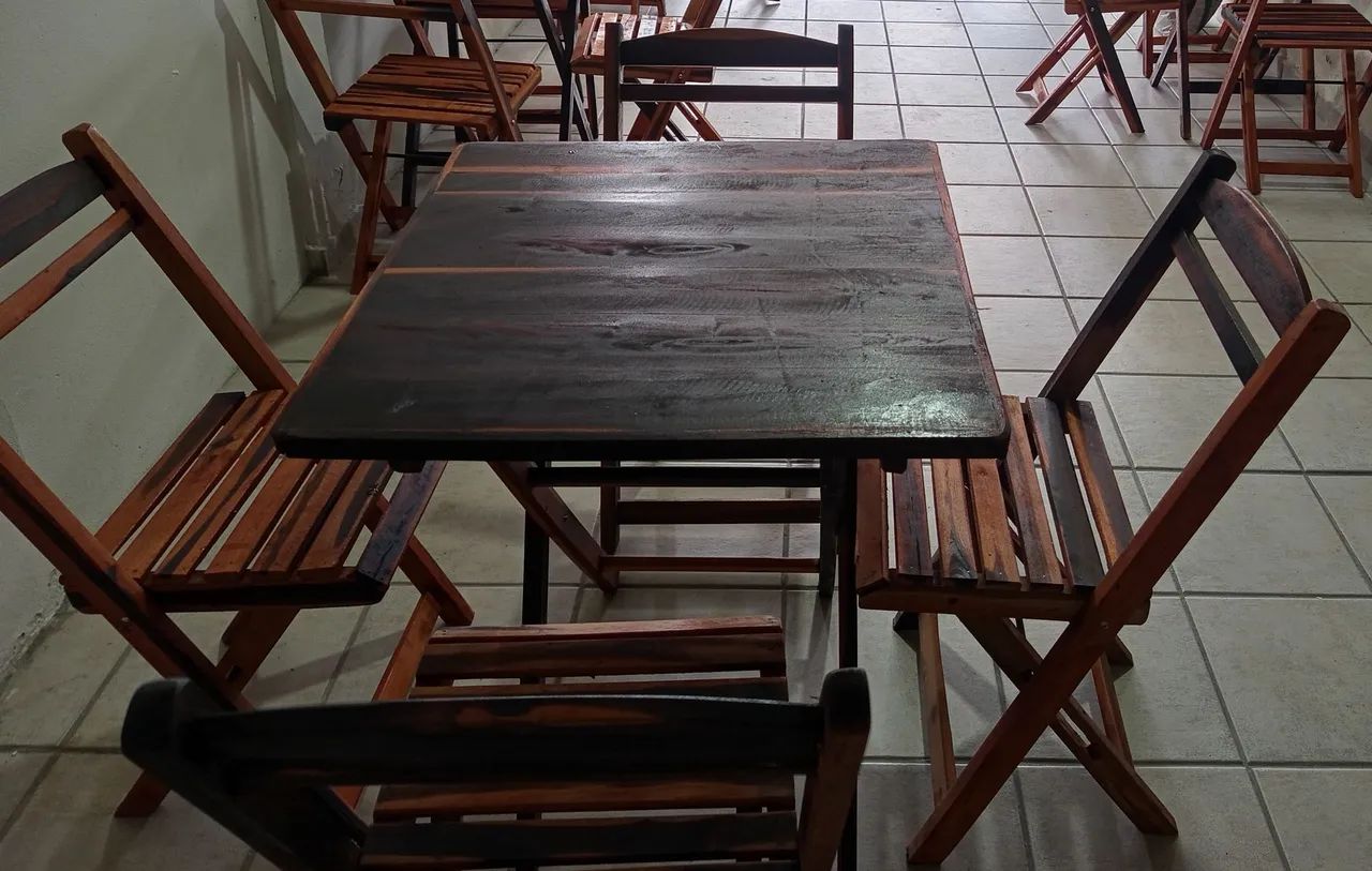 Conjunta de mesa e cadeira 