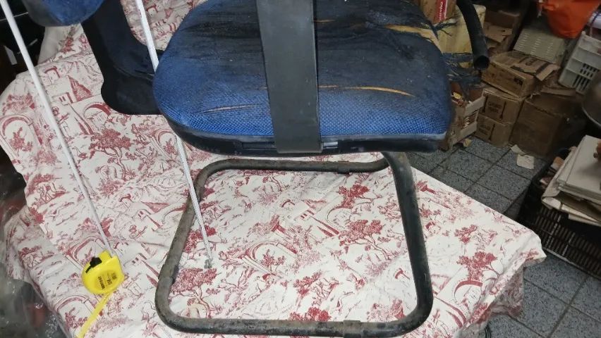 Cadeira de Escritório Base de Ferro (Para Reforma) - Foto 2