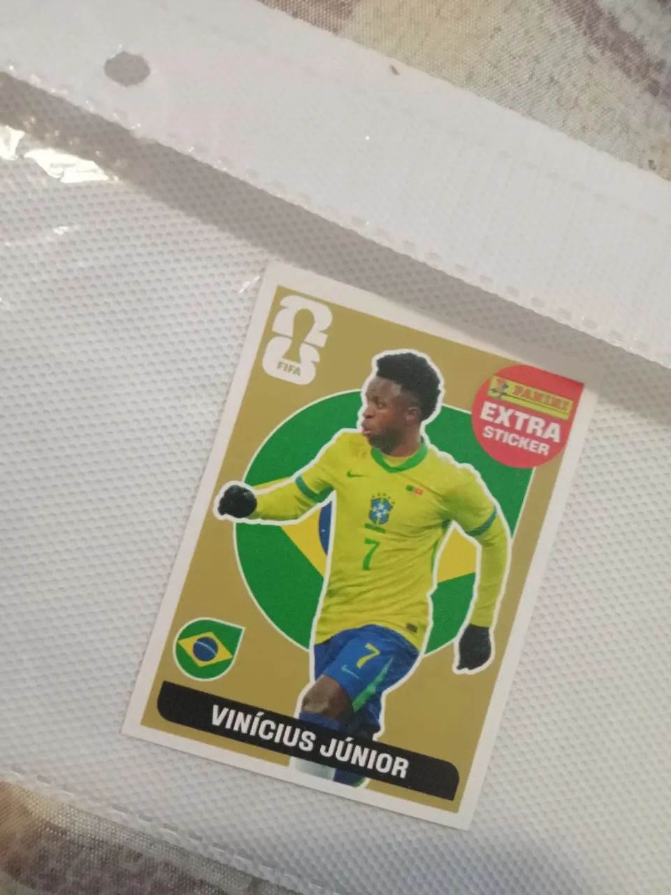 Figurinha do Vinícius Jr legend dourada 