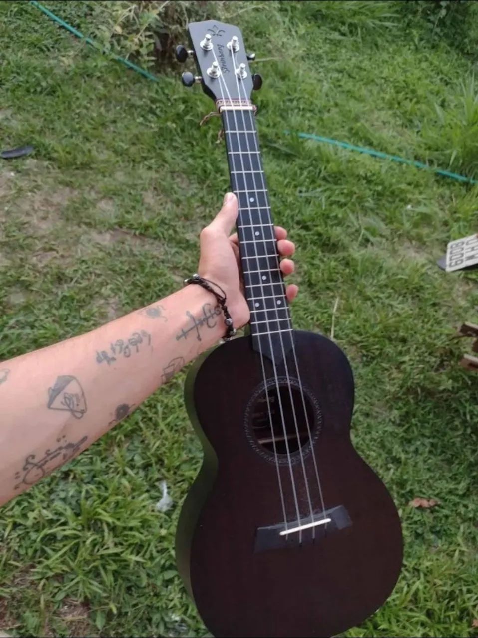 Ukulele Eletro-Acústico Strinberg