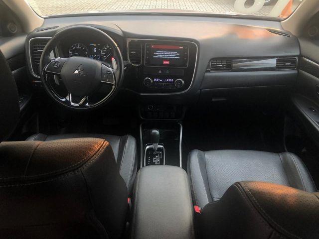 Mitsubishi Outlander 2.2 Turbo Diesel 7 Lugares Top de linha - Foto 4
