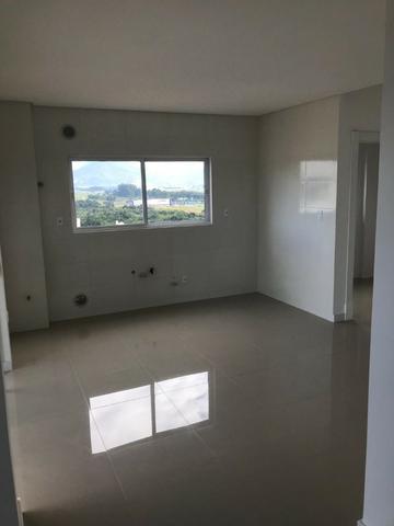 Apartamento meia praia 2 suítes com 2 vagas novo - Foto 8
