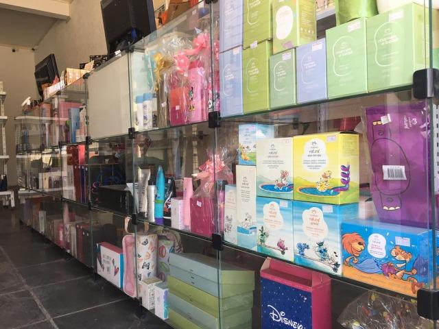 Vende-se loja de cosméticos montada! Só levar e montar no lugar que você desejar! - Foto 2
