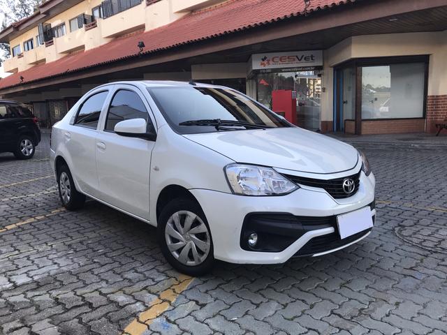 Toyota Etios Sedan 1.5 X Automático 2018