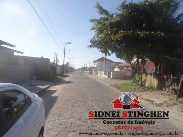 Casa na praia, local com rua pavimentada, imóvel próximo a água - Foto 13