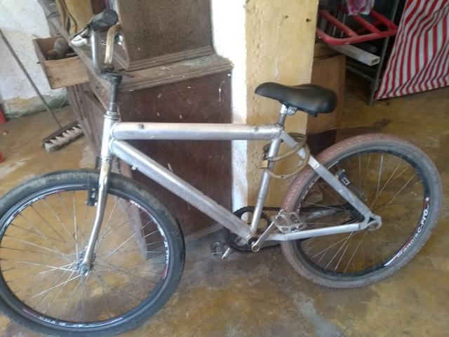 Troco ou vendo essa bicicleta por um celular A10 ou um em boa condição