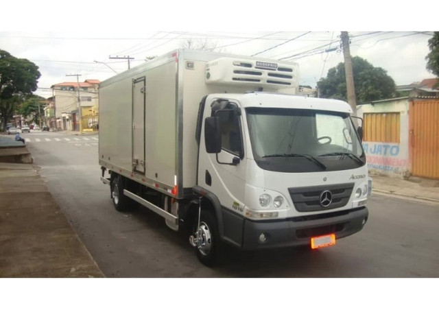 Mb 1016 bau refrigerado
