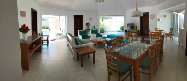 Casa com 4 suítes - Novinha perto da praia