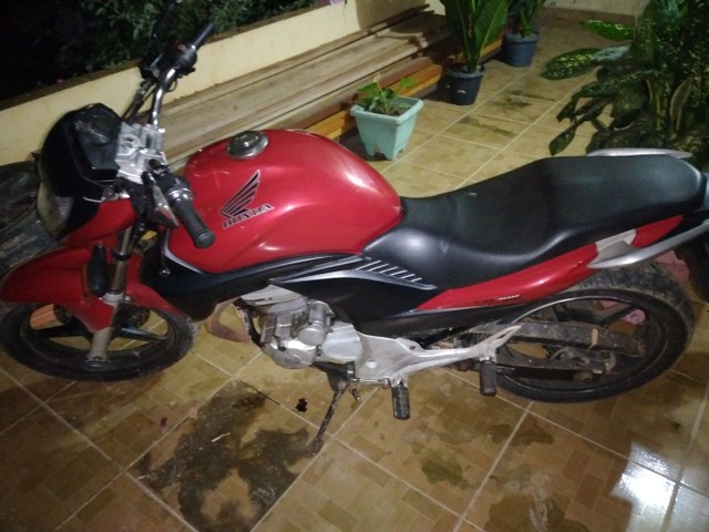 VENDO ESTA MOTO CB 300