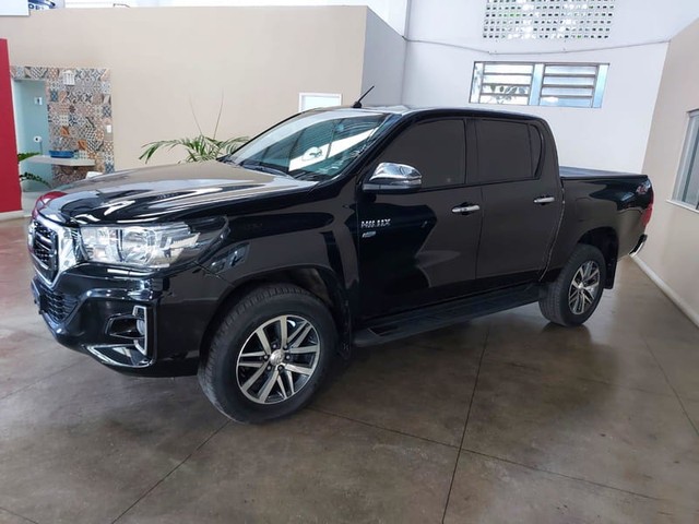 TOYOTA HILUX 2.8 SRV 4X4 CD 16V DIESEL 4P AUT