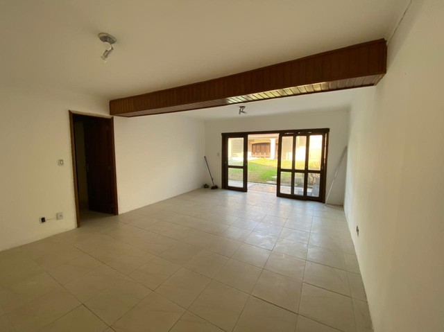 Casa para venda possui 303 metros quadrados com 3 quartos em Chácara das Pedras - Porto Al - Foto 17