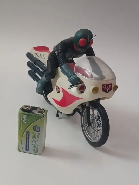 Figura Kamen Rider e moto Cyclone - Aprox.18 cm comprimento - Foto 4