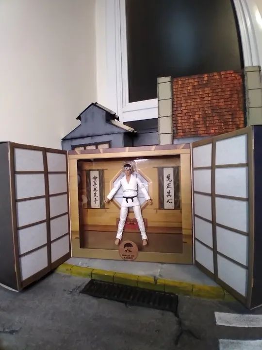 Cobra Kai - Daniel Larusso, Johnny Lawrence e John Kreese - Diamond Select Toys - Foto 2