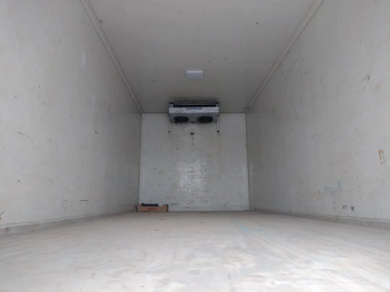 Caminhão Baú Volkswagen 13.180 - Refrigerado - Foto 4