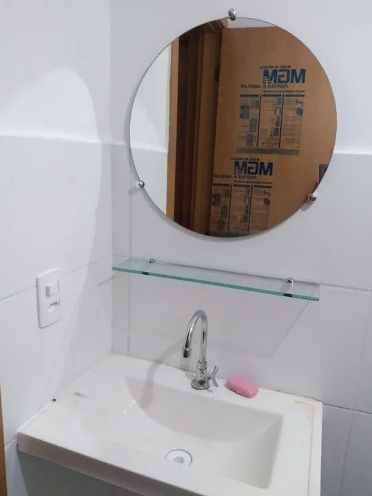 Espelho 50 centímetros com prateleira 
