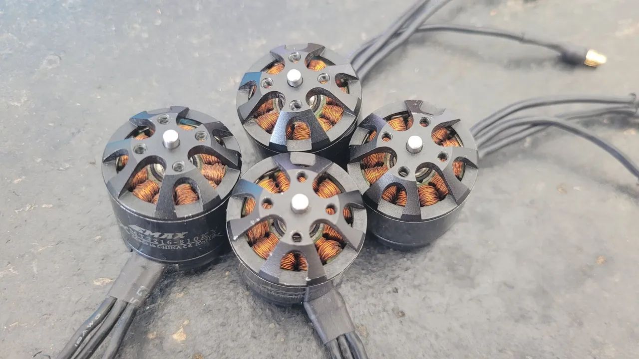 Motor drone EMAX 810kv 3s - Foto 2