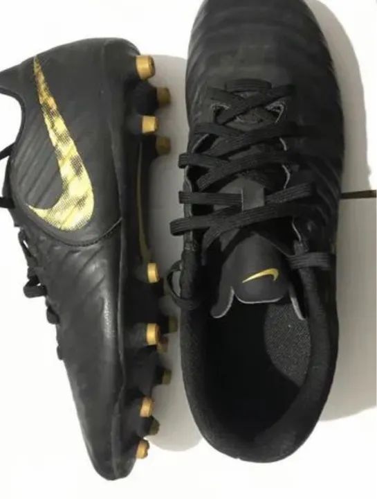 Chuteira NIKE  Tiempo campo. Semi NOVA ! N° 38 - Foto 2