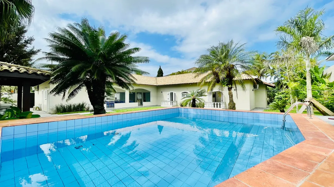 Condomínio Jardim Acapulco para venda tem 500m² com 5 quartos