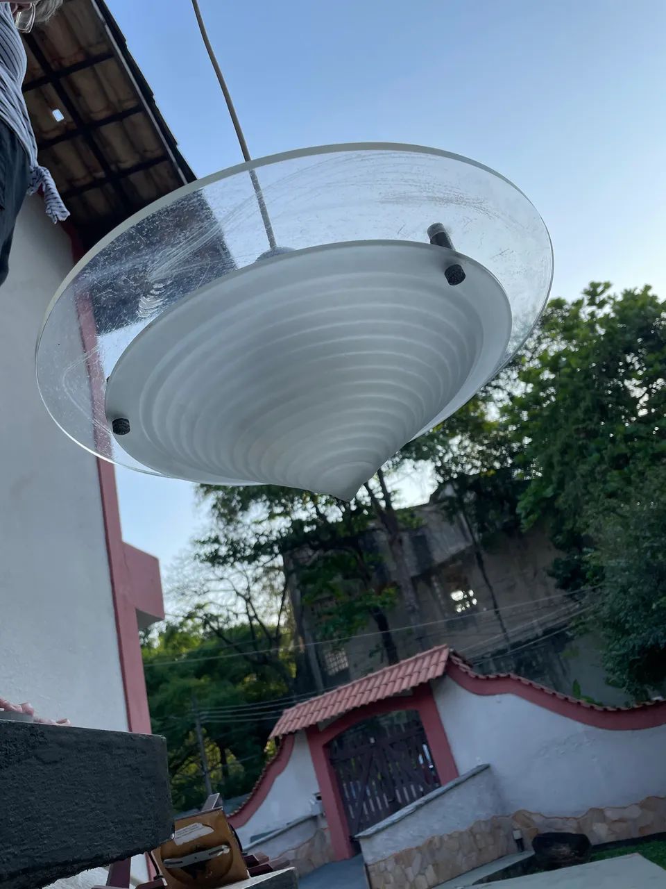 Luminária moderna em acrílico e vidro