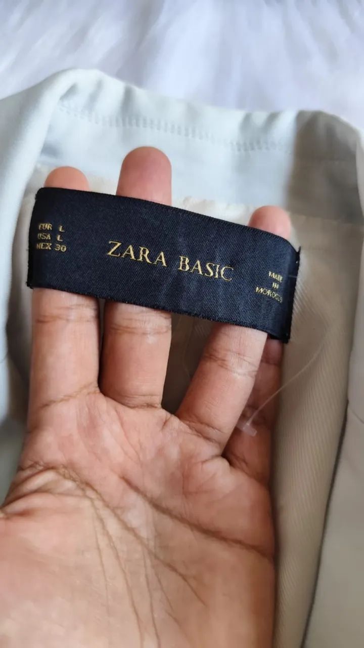 Blazer branco feminino zara estiloso com detalhes na manga - Foto 3