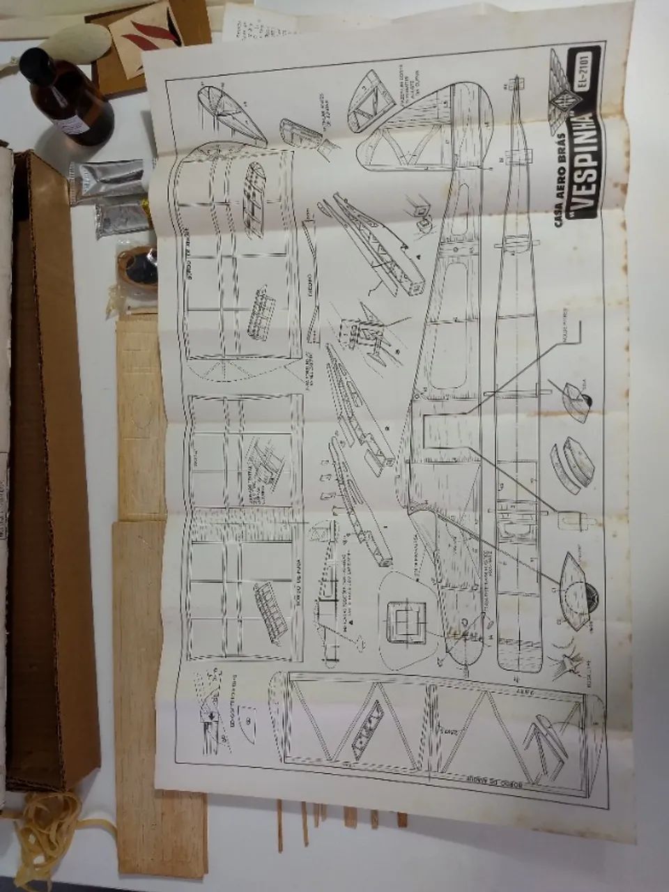 Antigo Kit Para Montar Aeromodelo Vespinha Movido A Elástico Madeira Balsa - Foto 3