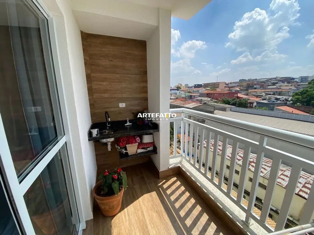 Oportunidade: Apartamento Mobiliado 2 dormitórios com suíte com 1 vaga e varanda - Foto 2