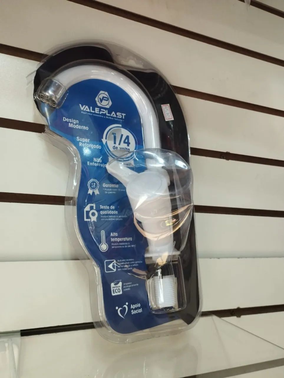 Torneira Plástica de Parede com Bica Móvel 1/4 de Volta - Valeplast