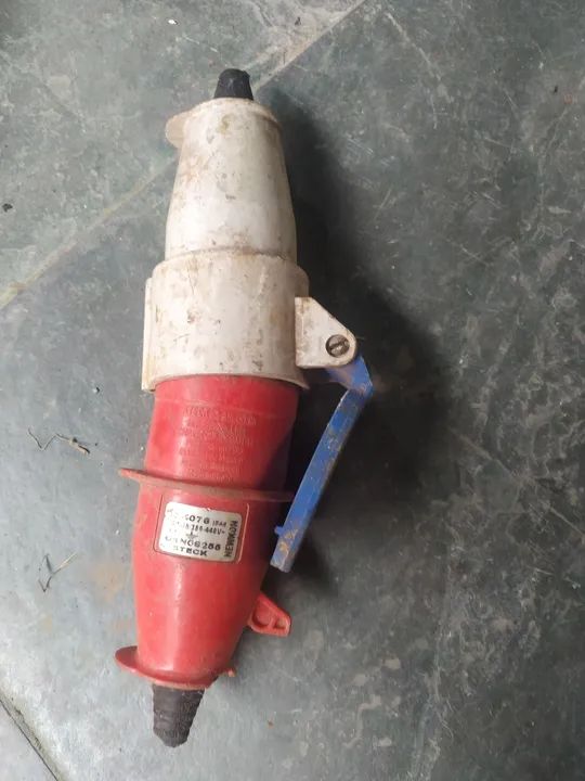 Tomada industrial 3p